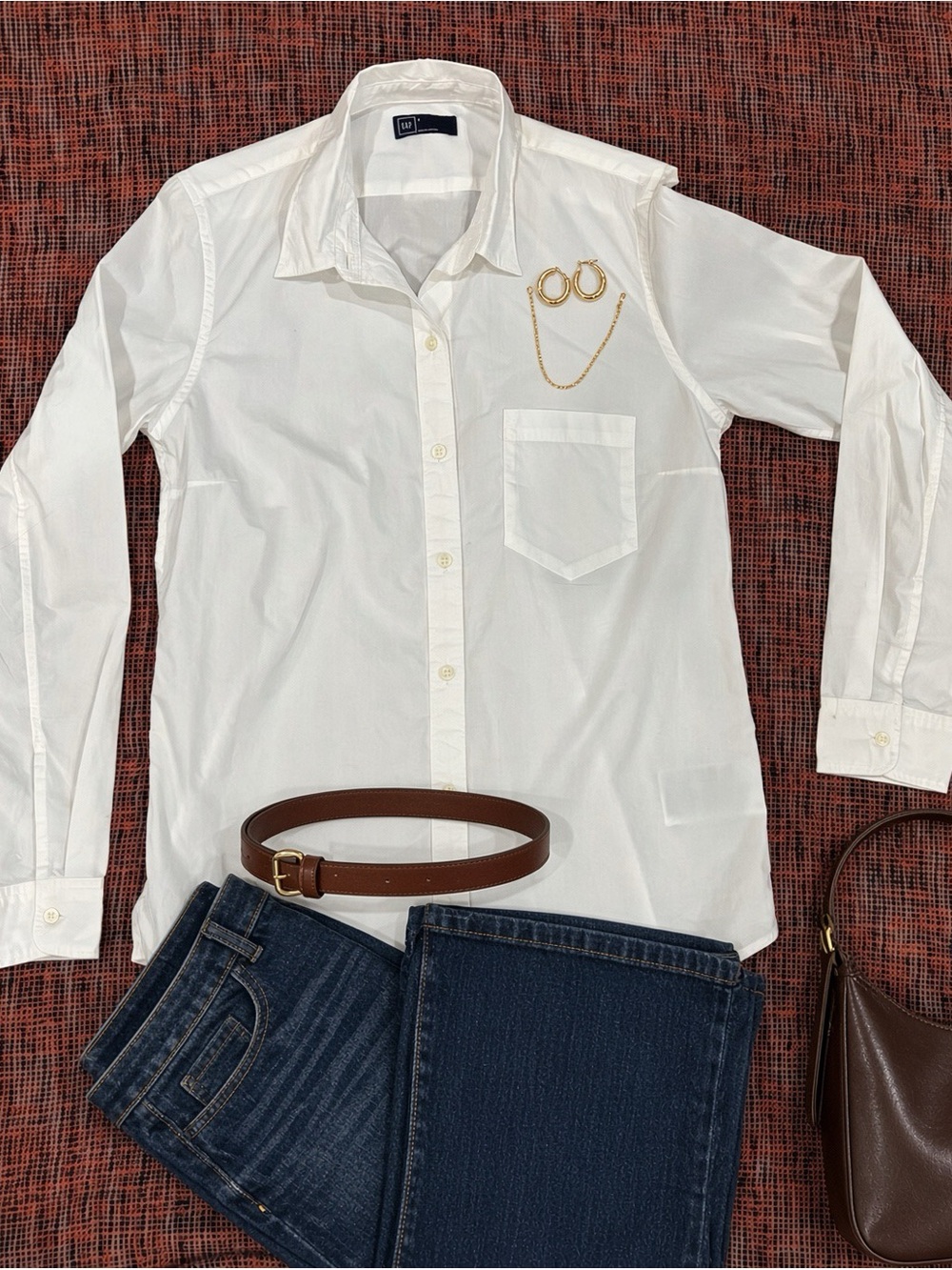 Gap white button down
